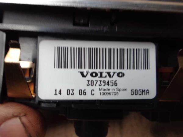 COMMODO VOLVO V60 2015 ( PHARE UNIQUEMENT ) - Vue 3